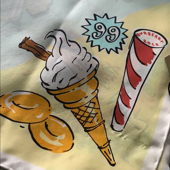 Burberry silk scarf - Picture 5 of 7